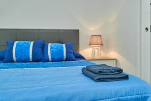 3 bedrooms, iron/ironing board, free WiFi, bed sheets - Apartment "Verano Azul" with Pool, A/C & Wi-Fi (Nerja)