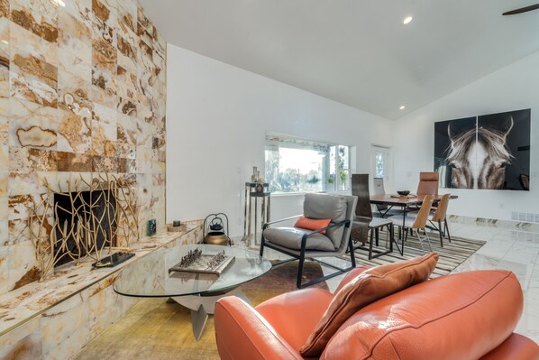 Televisor intel·ligent, llar de foc, estèreo i impressores