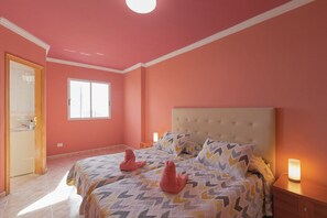 3 chambres, fer et planche à repasser, Wi-Fi gratuit, draps fournis