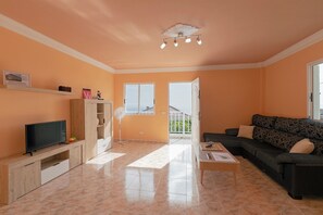 Télévision, table de tennis de table