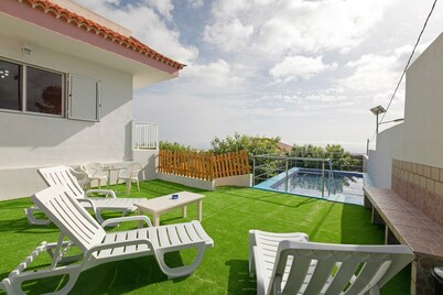 Clemente House, Private Pool – Sea Views, Private Terrace, and Wi-Fi