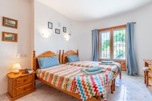 4 dormitoris, planxa i posts de planxar, wifi gratuïta i roba de llit 