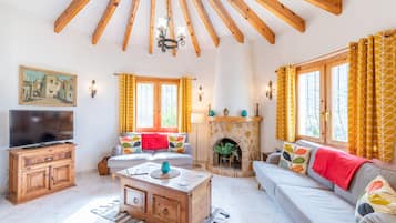 Télévision, cheminée, jeux vidéo, table de tennis de table