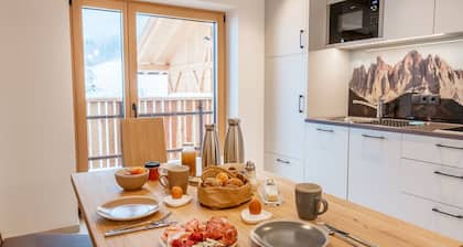 Holiday Apartment "Planerhof Apartment Lilie" with Mountain View, Shared Terrace and Wi-Fi