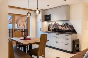 Dining - Holiday Apartment "Planerhof Apartment Lilie" with Mountain View, Shared Terrace and Wi-Fi (Funes)