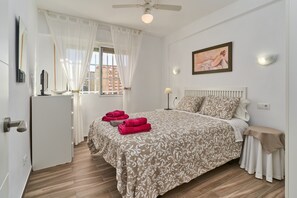 1 chambre, fer et planche à repasser, Wi-Fi gratuit, draps fournis