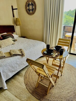 1 quarto, cofres nos quartos, ferros/tábuas de passar roupa