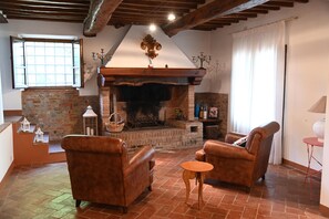 Interior - "Villa Bellavista" with Private Pool, Private Whirlpool & Wi-Fi (Certaldo)