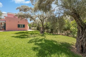 Property grounds - Holiday Apartment "Ionian Breeze Studio 3" with Terraces & Wi-Fi (Lefkada)