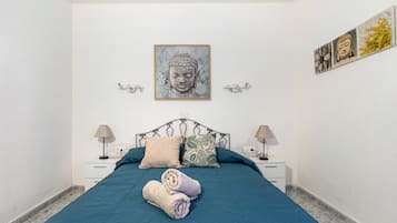 2 slaapkamers, een strijkplank/strijkijzer, gratis wifi, beddengoed