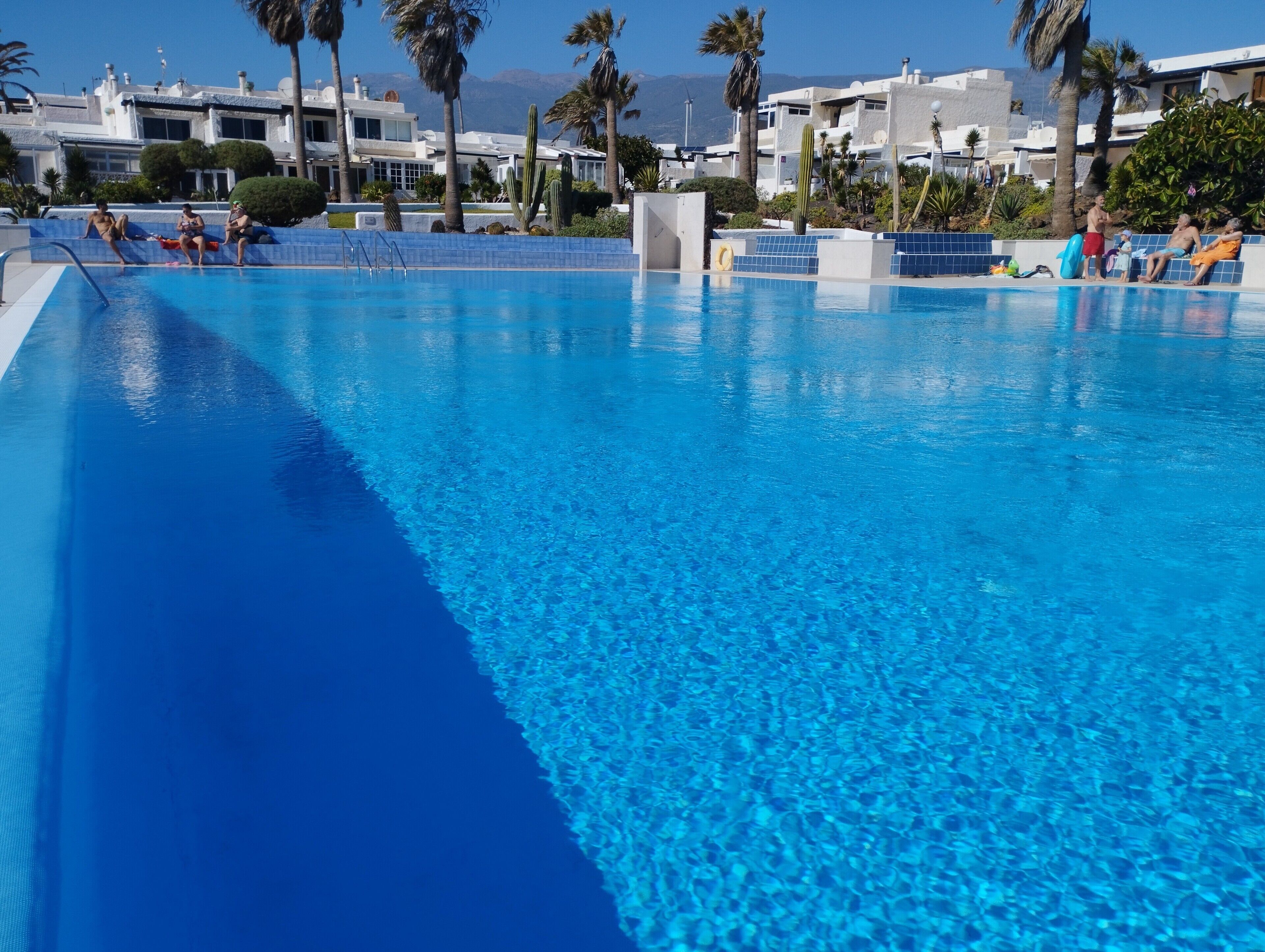 Een verwarmd zwembad