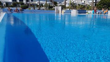 Een verwarmd zwembad