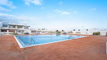 Een verwarmd zwembad