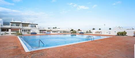 Lämmitetty uima-allas