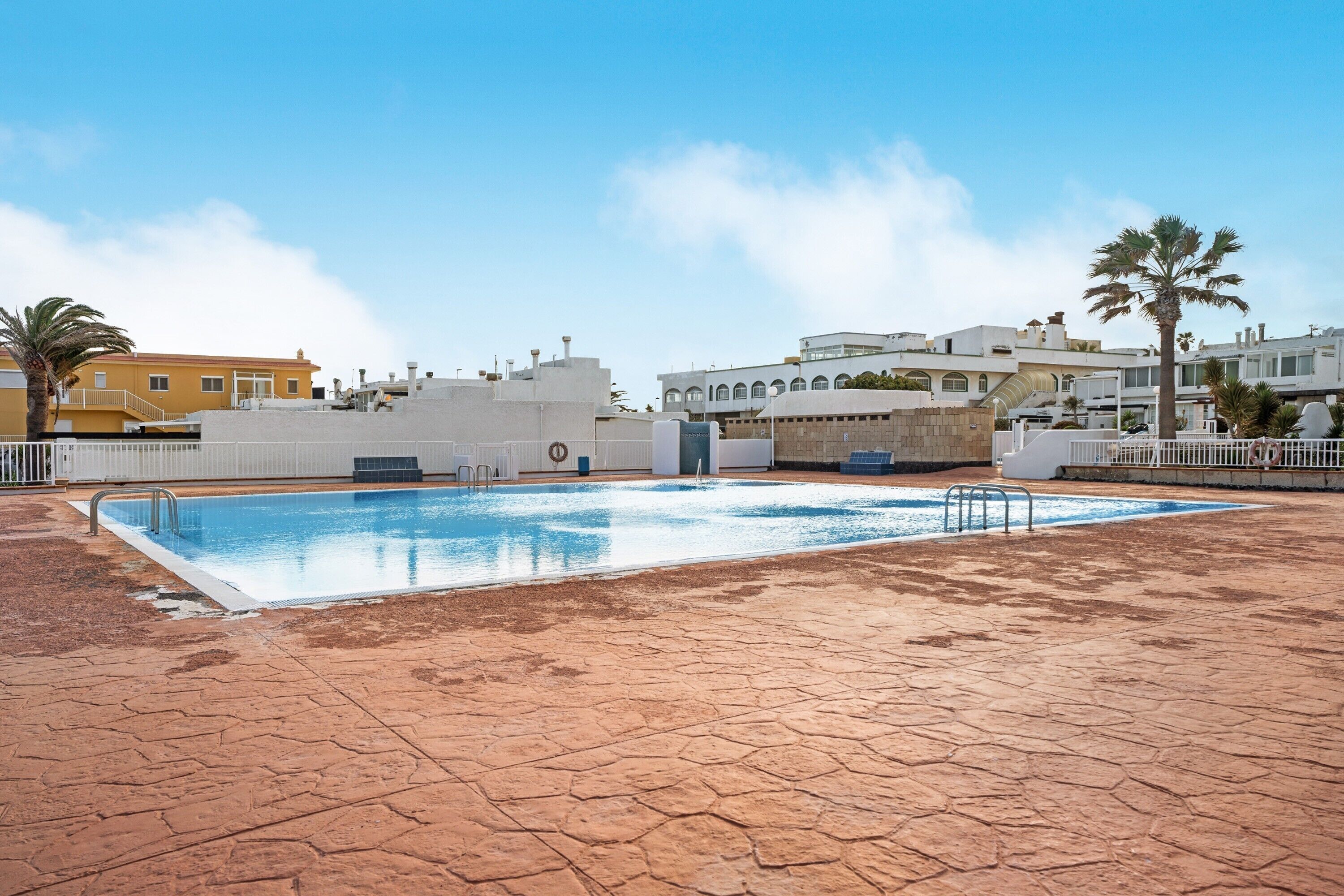 Een verwarmd zwembad