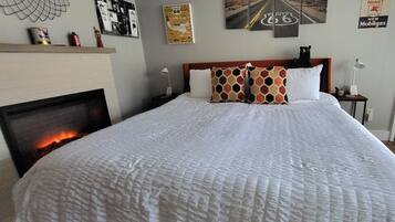 3 chambres, bureau, fer et planche à repasser, lit parapluie