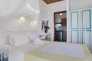 1 bedroom, free WiFi, bed sheets - Studio Apartment "Areti Orfeas Studio" near Beach with Balcony & Wi-Fi (Zakynthos)