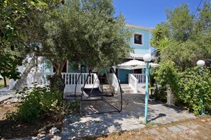 Children’s area - Holiday Apartment "Areti Orfeas Apartment 3" near Beach with Balcony & Wi-Fi (Zakynthos)