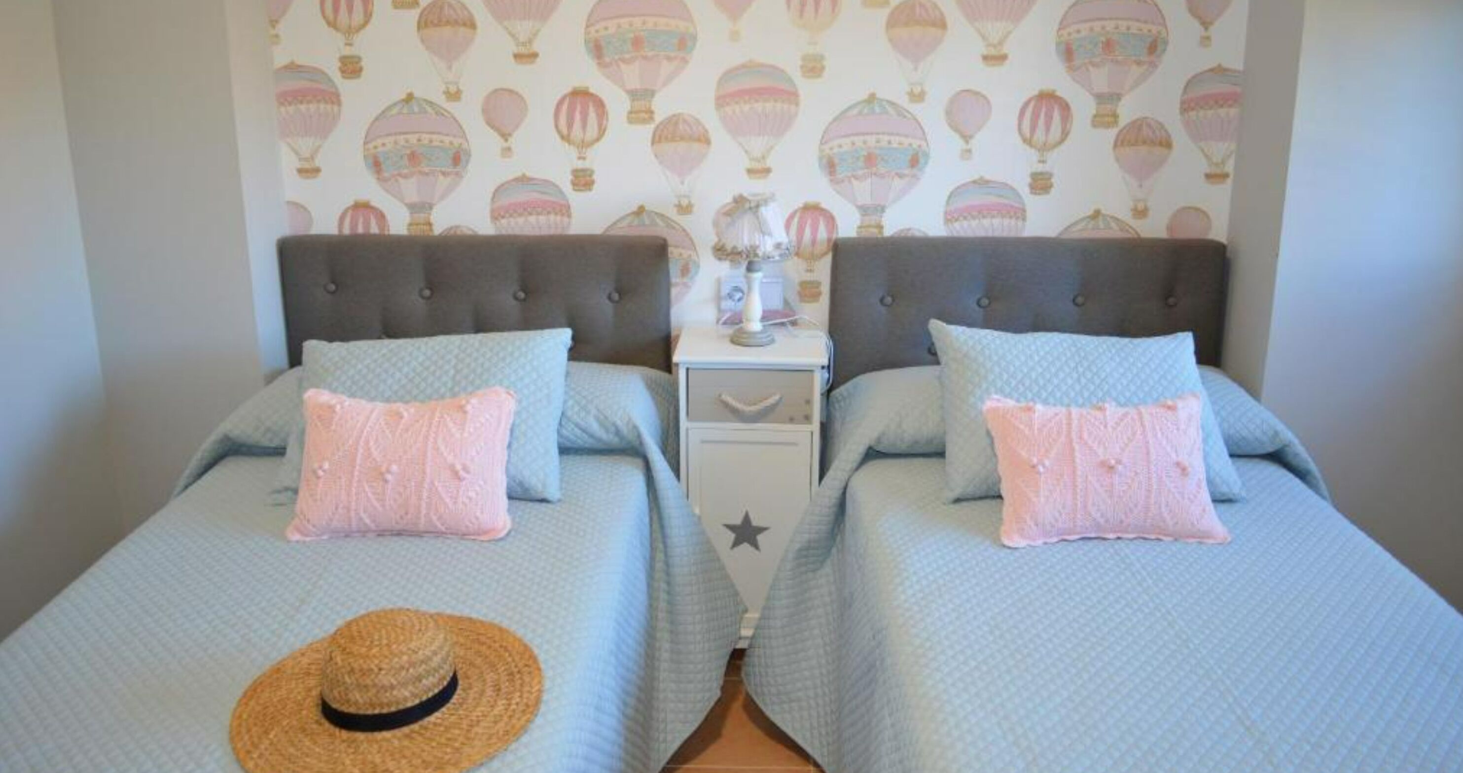 2 habitaciones, tabla de planchar con plancha y wifi gratis 