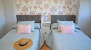 2 bedrooms, iron/ironing board, free WiFi, bed sheets