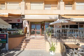 Outdoor dining - Apartment "Apto Villajoyosa 1ª Línea" close to the Beach with Sea View & Wi-Fi (Villajoyosa)