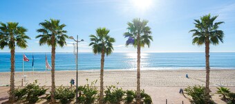 Apartamento "Apto Villajoyosa 1ª Línea" cerca de la playa con vistas al mar y Wi-Fi