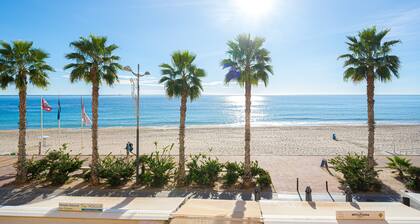 Apartment "Apto Villajoyosa 1ª Línea" close to the Beach with Sea View & Wi-Fi