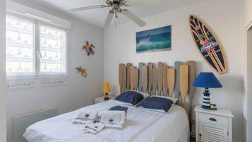 1 habitación, tabla de planchar con plancha, wifi gratis y ropa de cama