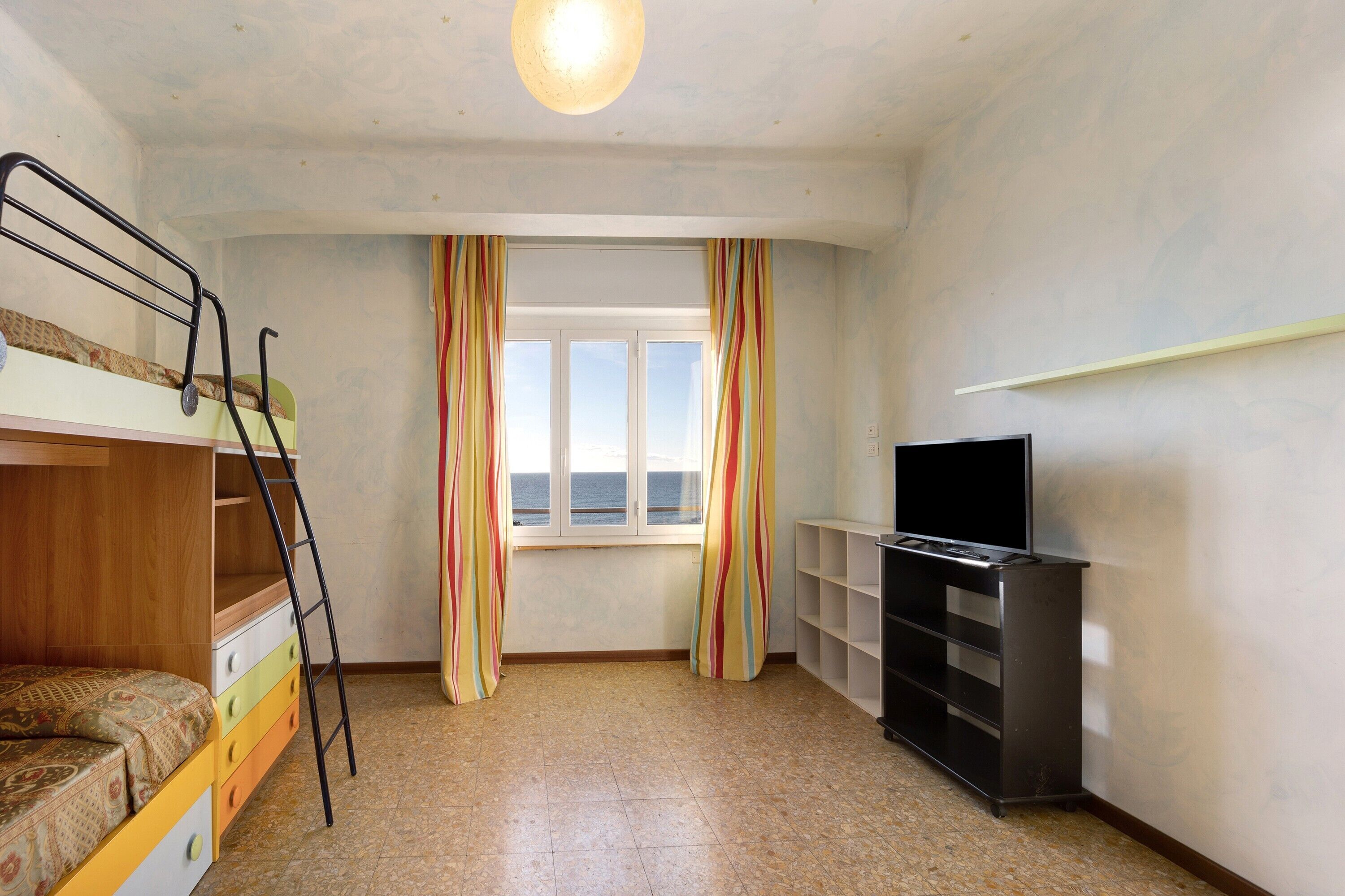 2 bedrooms, iron/ironing board, bed sheets