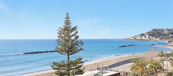 Holiday Accommodation "Casa Fronte mare" with sea front view