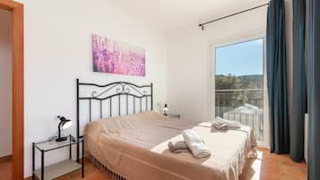 3 bedrooms, free WiFi, bed sheets