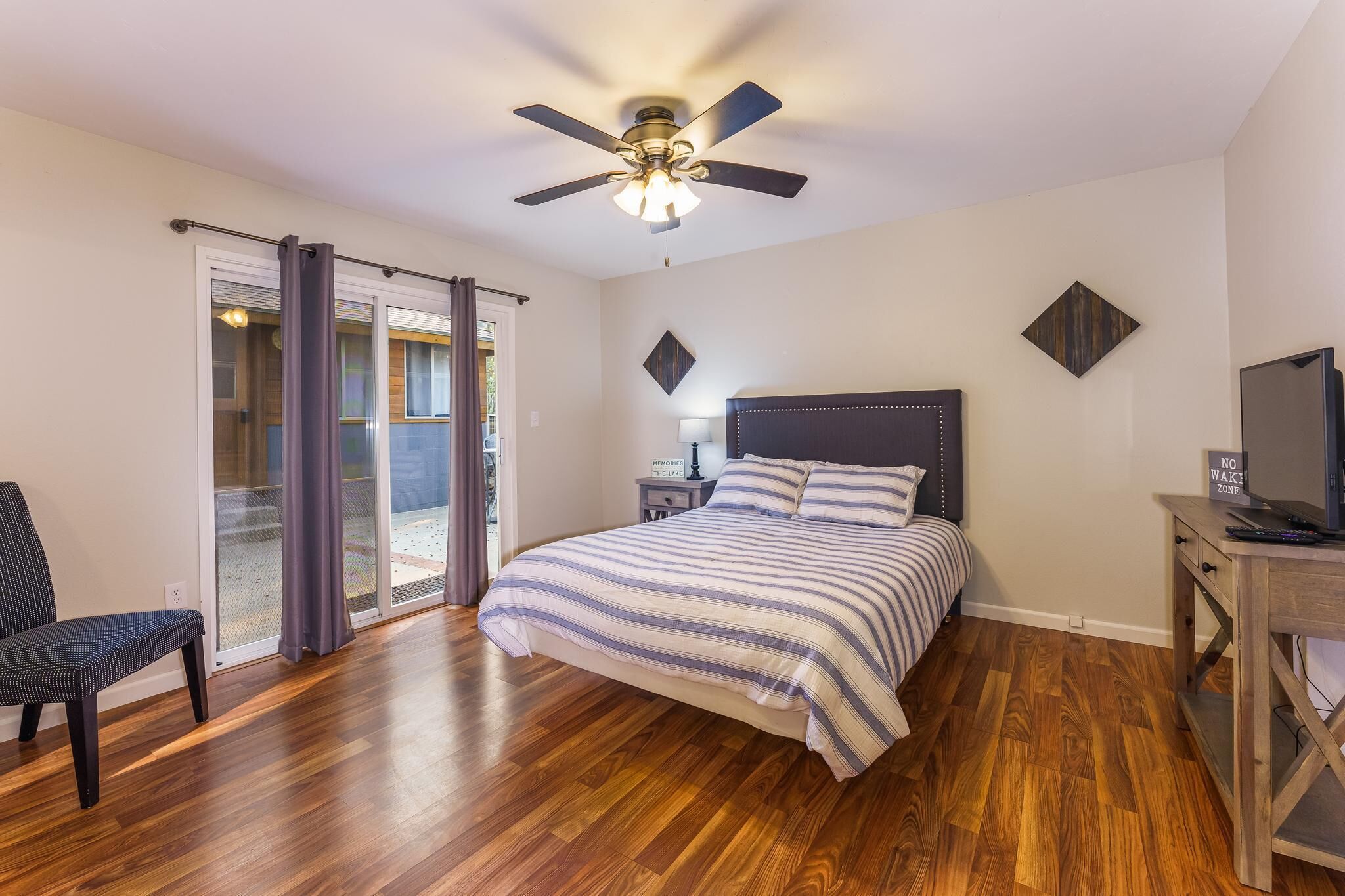 5 bedrooms, travel crib, free WiFi, bed sheets