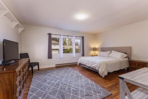 5 bedrooms, travel crib, free WiFi, bed sheets