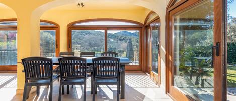 تناول الطعام