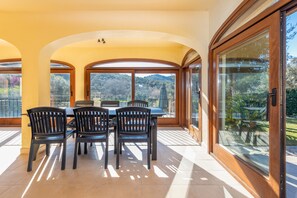 Dining - Villa "Rosa" with Mountain View, Pool & Wi-Fi (Calonge)