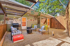 Terrace/patio - Private Guest-Suite in Architecturally-Renowned MCM Home (Denton)