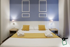 Habitació superior, balcó | Caixa forta a l'habitació, escriptori i habitacions insonoritzades 