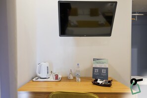 1 bedroom, in-room safe, desk, soundproofing