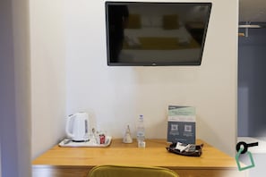 1 bedroom, in-room safe, desk, soundproofing