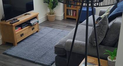 Contemporary 1 Bed Apartment, In Central Buxton