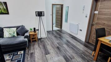 Smart TV, Netflix, DVD player, books