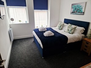 1 bedroom, in-room safe, desk, iron/ironing board - Contemporary 1 Bed Apartment, In Central Buxton (Buxton)