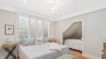 4 bedrooms, desk, iron/ironing board, free WiFi