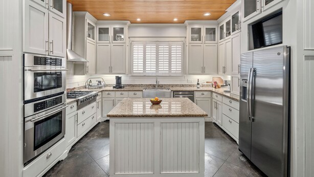 Coffee/tea maker, fridge, microwave, oven - Emerson House Fairhope - Steps to Fairhope Pier, Downtown (Fairhope)