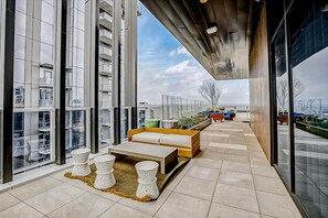 Terrace/patio - Brand New Rainey Street Condo w/ City & Lake View (Austin)