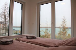 2 bedrooms, travel cot, free WiFi, bed sheets