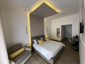 Deluxe Room | Premium bedding, down comforters, memory foam beds, minibar - Salotto toledo  (Naples)