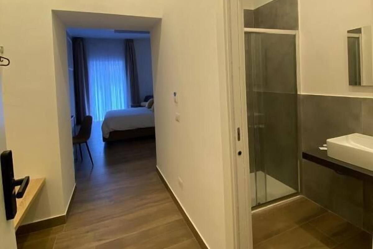 デラックス ルーム | 高級寝具、羽毛の掛け布団、低反発ベッド、ミニバー