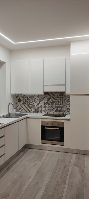 Refrigerador, horno, placa de cocina, lavavajillas