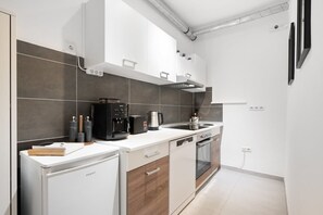 Kühlschrank, Ofen, Herdplatte, Geschirrspüler